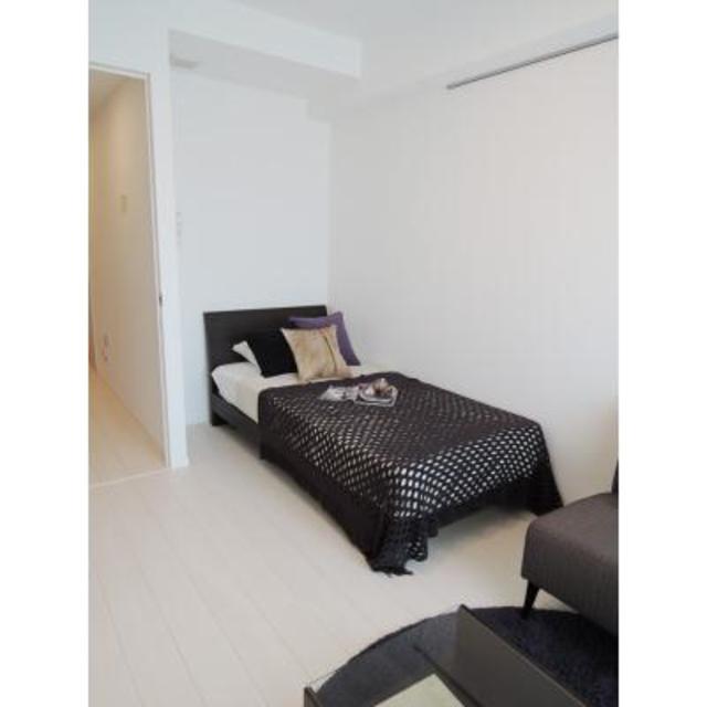 扉の横にスペースがあります。
※写真は同タイプ住戸です。家具はイメージです。