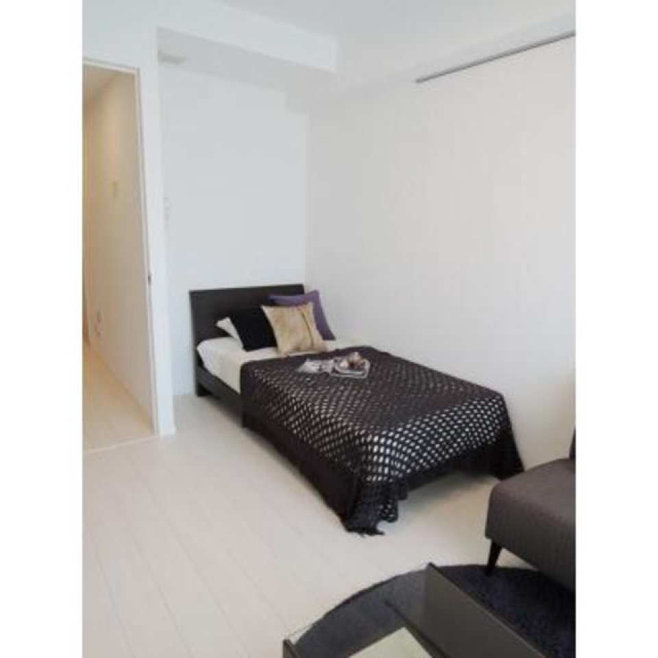 扉の横にスペースがあります。
※写真は同タイプ住戸です。家具はイメージです。