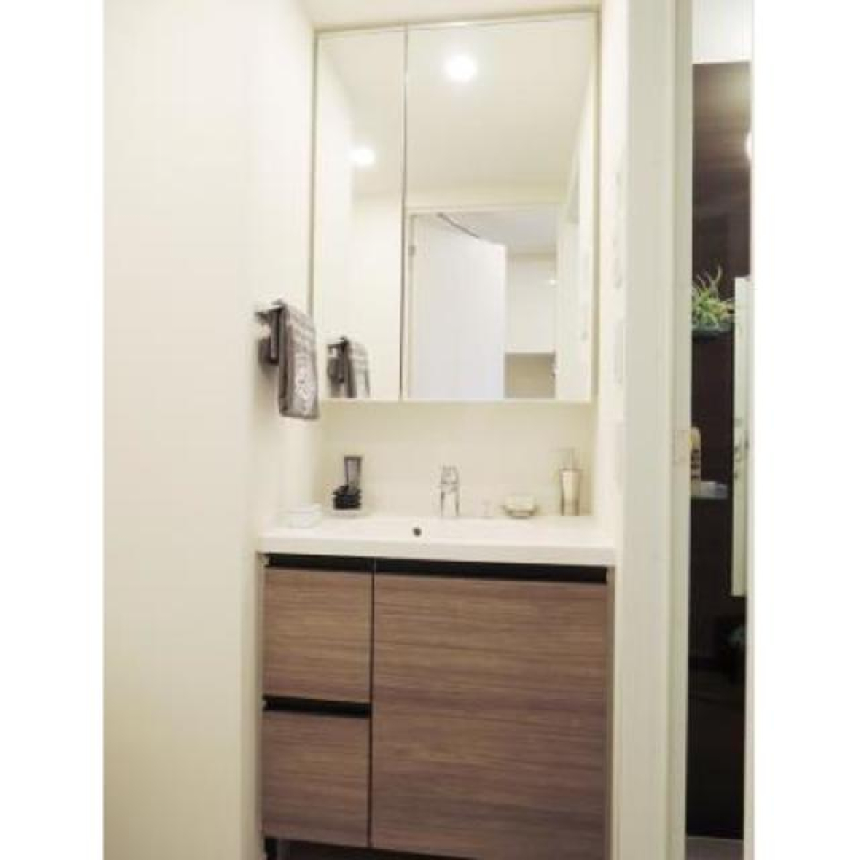 洗面所です。
※写真は同タイプ住戸です。装飾品はイメージです。