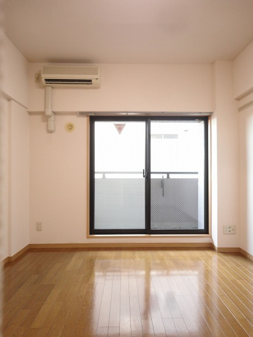 バルコニーに出ることが出来ます。