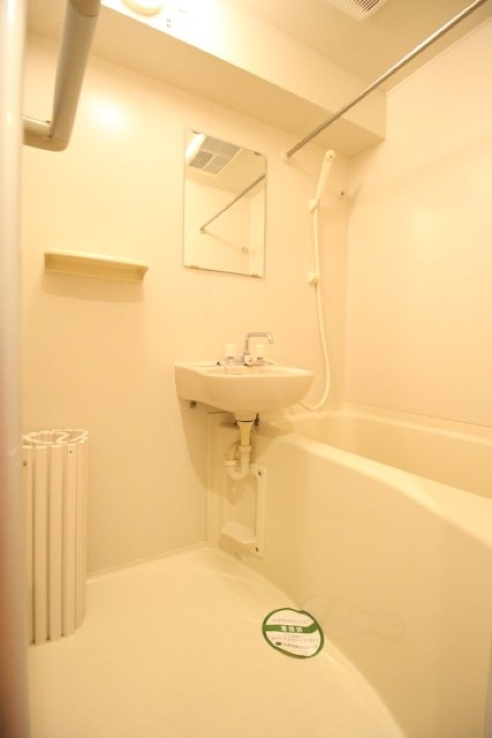 浴室乾燥機能付きのバスルーム。