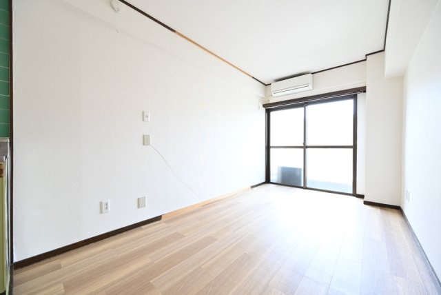 明るい陽射しが入った時の様子です。