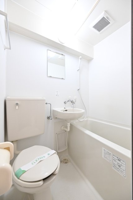 洗面台、浴室、トイレが1つの空間にまとまっています。