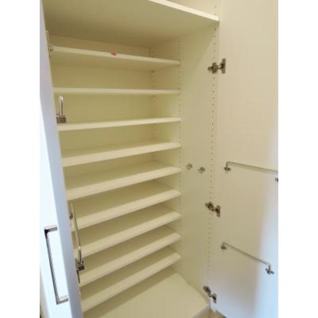 シューズボックス付きです。
※写真は同タイプ住戸です。