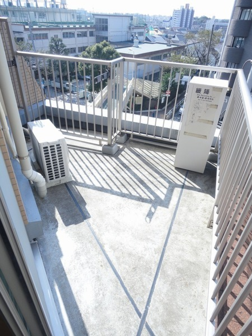 こちらも三角形のバルコニーです。