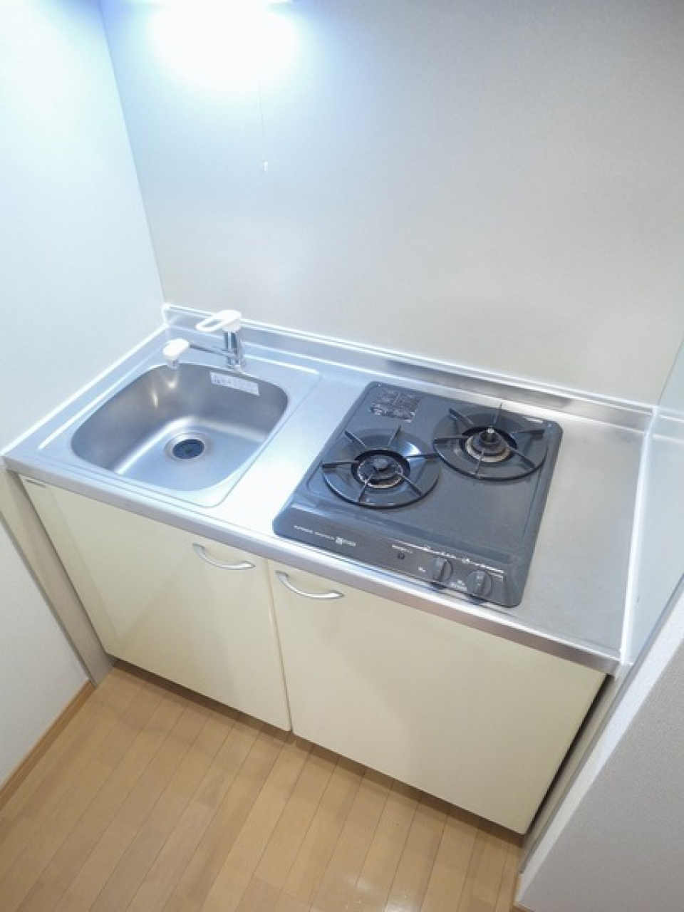 ２口のガスコンロが設置されています。