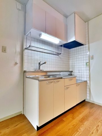 ダイニングキッチンの様子。コンロなど設置はまだです。