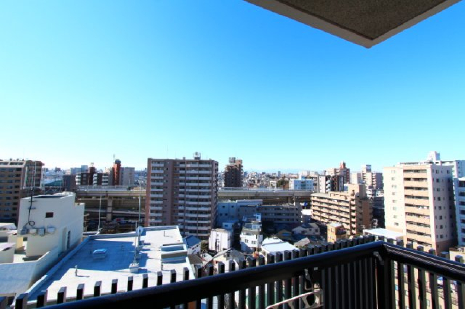 １２階建ての建物の最上階に位置しています。※参考写真