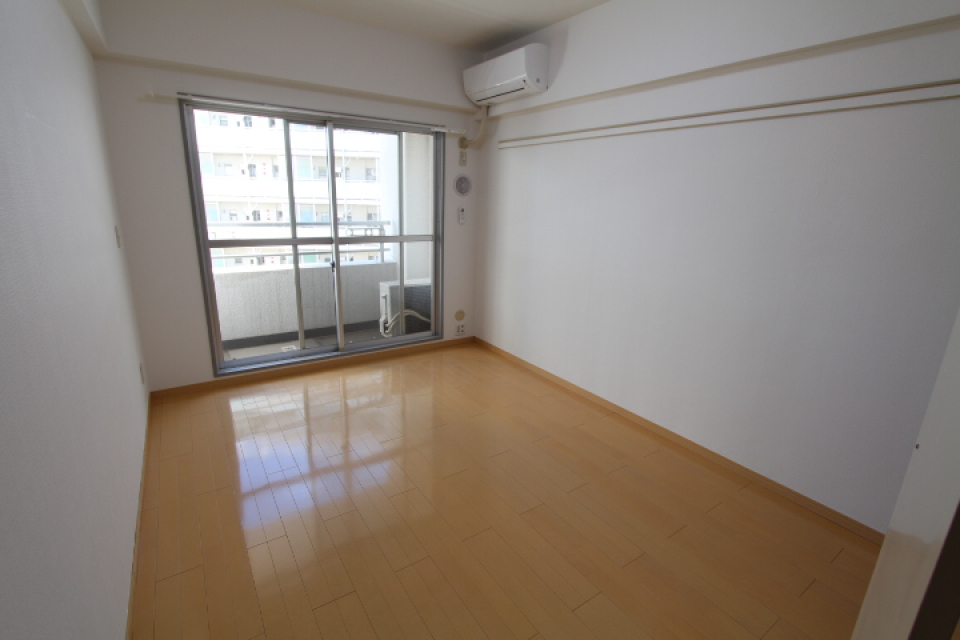 バルコニーにアクセスすることが出来ます。※参考写真