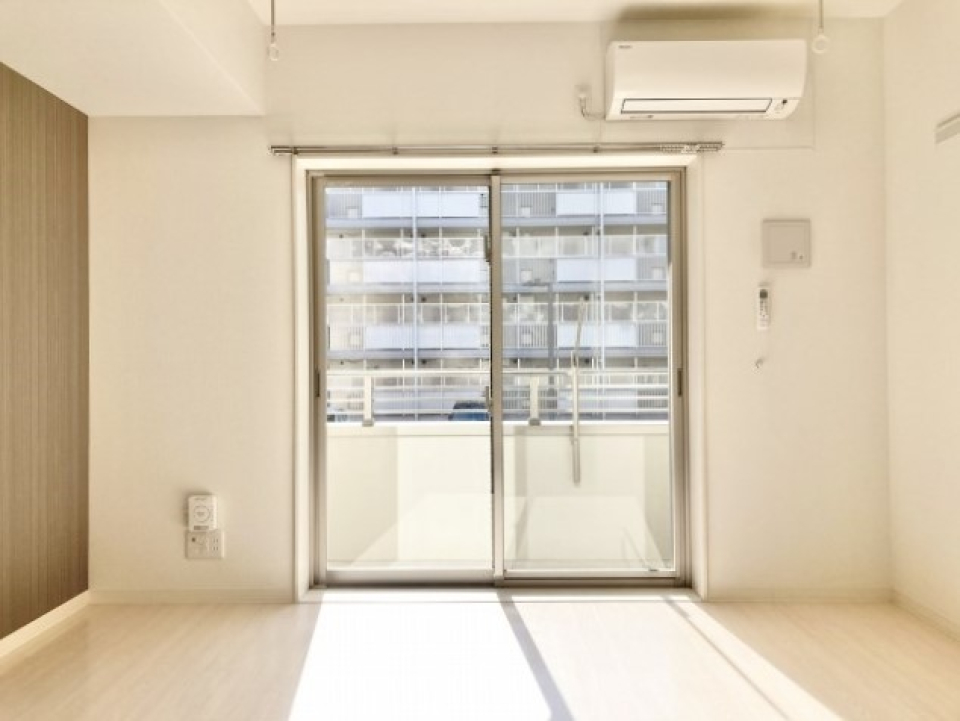 13帖の洋室。日当たりもしっかりあります！