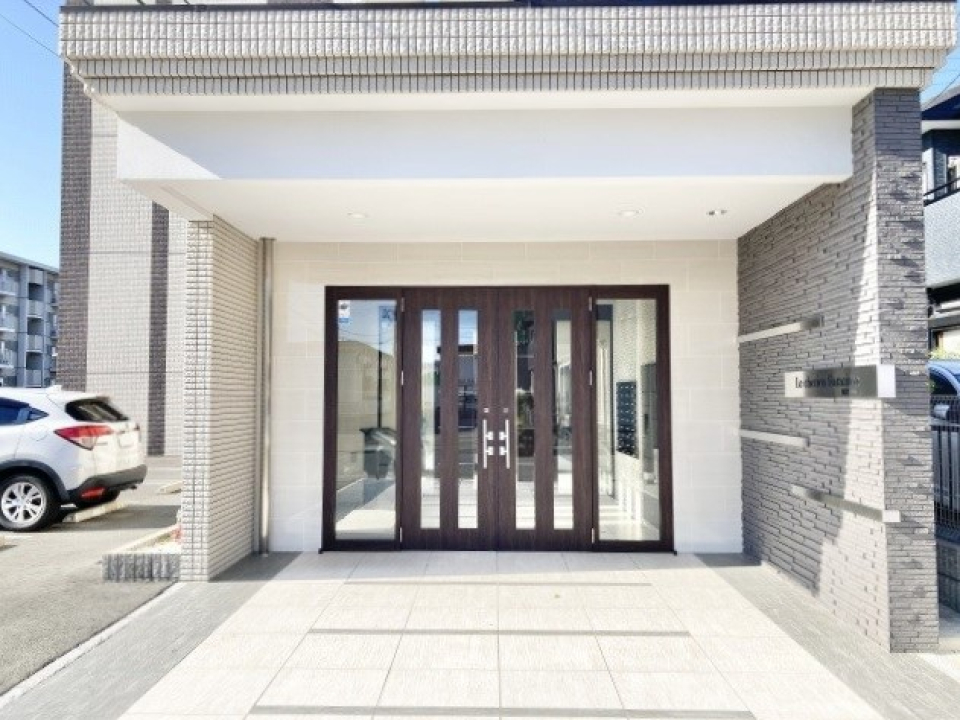 高級感あるエントランスです☆