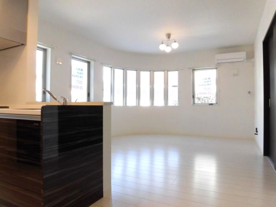 LDKの壁がアーチ状でお洒落度アップ！