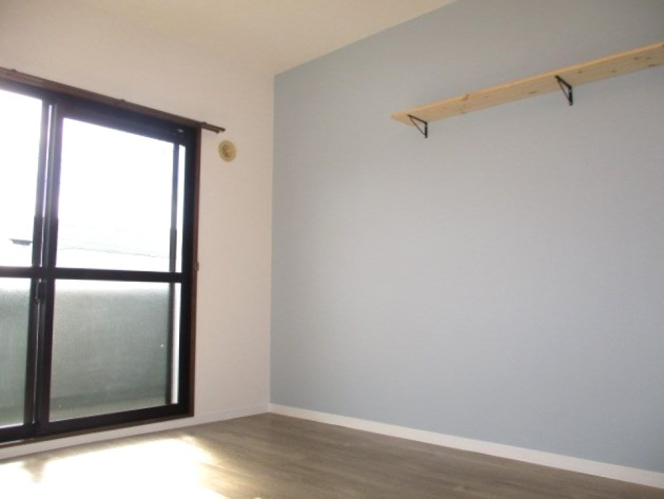 ライトブルーの壁紙がかわいい