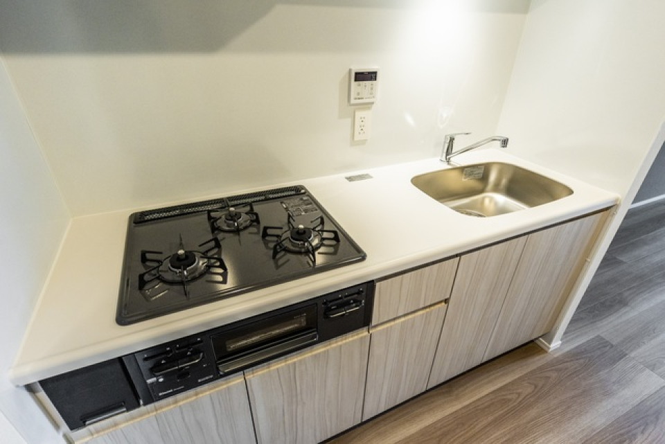3口のガスコンロ付きです。
※写真は同タイプ住戸です。