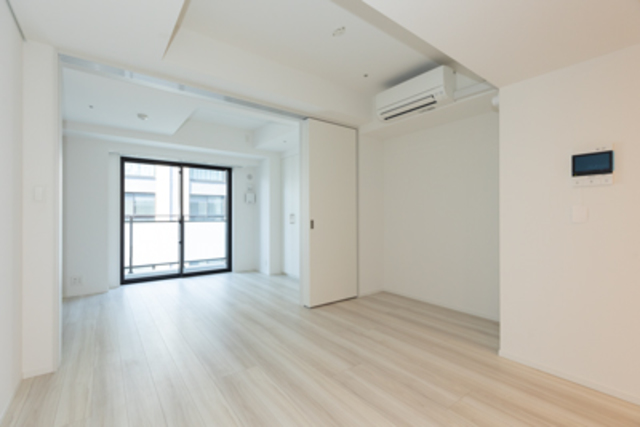 大きな窓が部屋中に自然光を取り入れます。※写真は同タイプ住戸です。