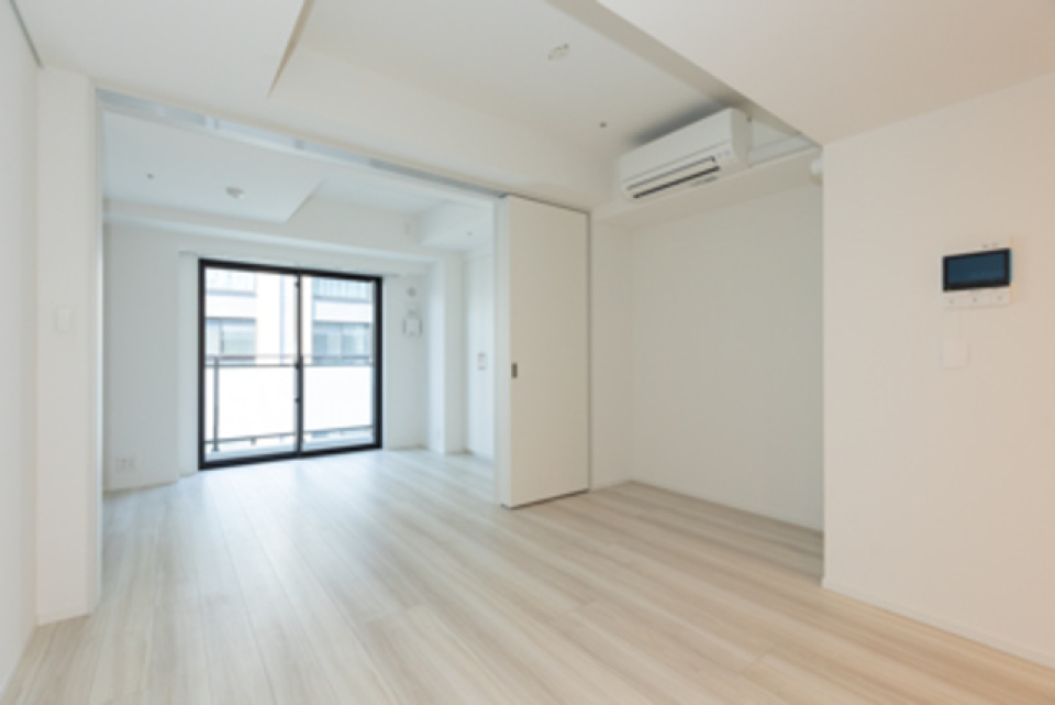 大きな窓が部屋中に自然光を取り入れます。※写真は同タイプ住戸です。