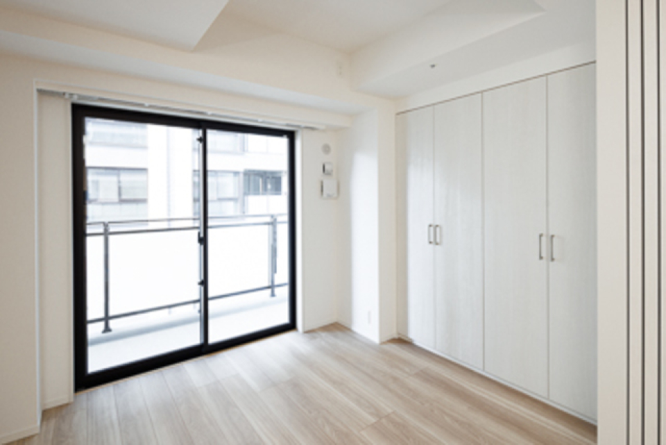 大きな窓が自然光を取り入れます。※写真は同タイプ住戸です。