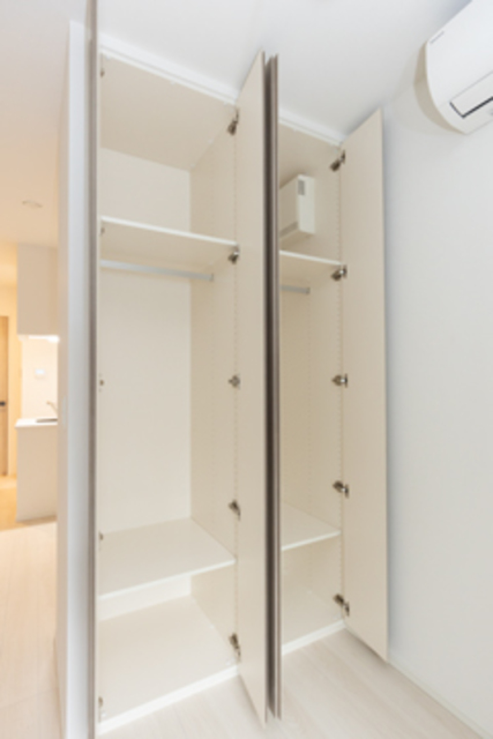 クローゼットの中の様子です。
※写真は同タイプ住戸です。