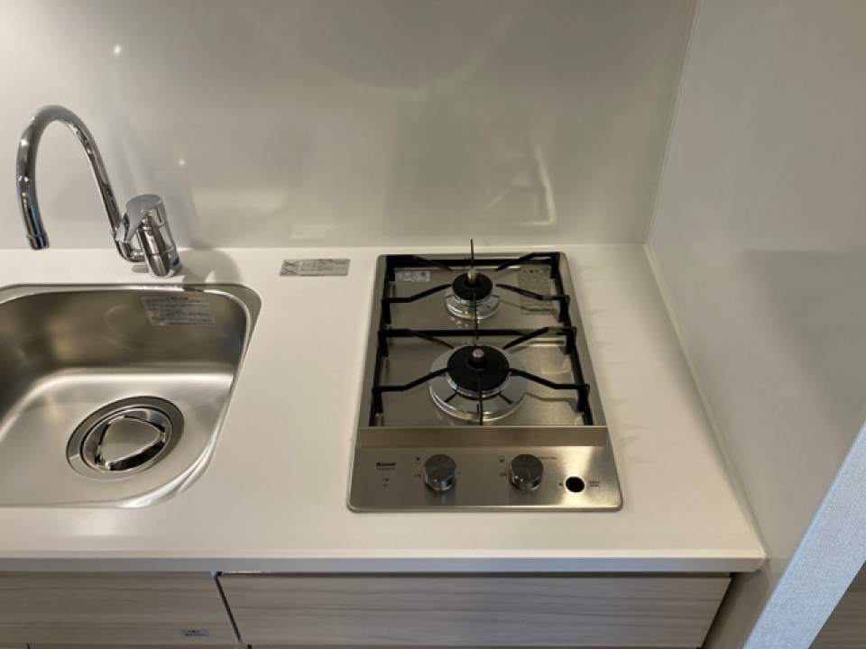2口のガスコンロ付きです。
※写真は同タイプ住戸です。