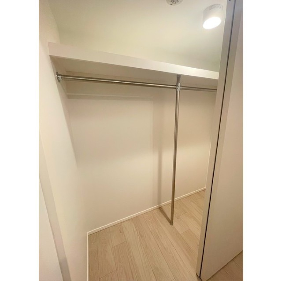 嬉しいウォークインクローゼット付きです。