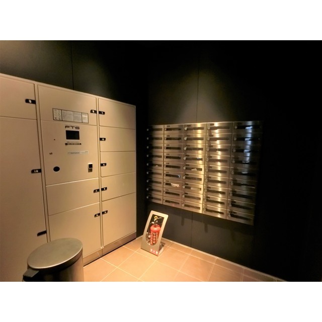 宅配ボックス付きです。