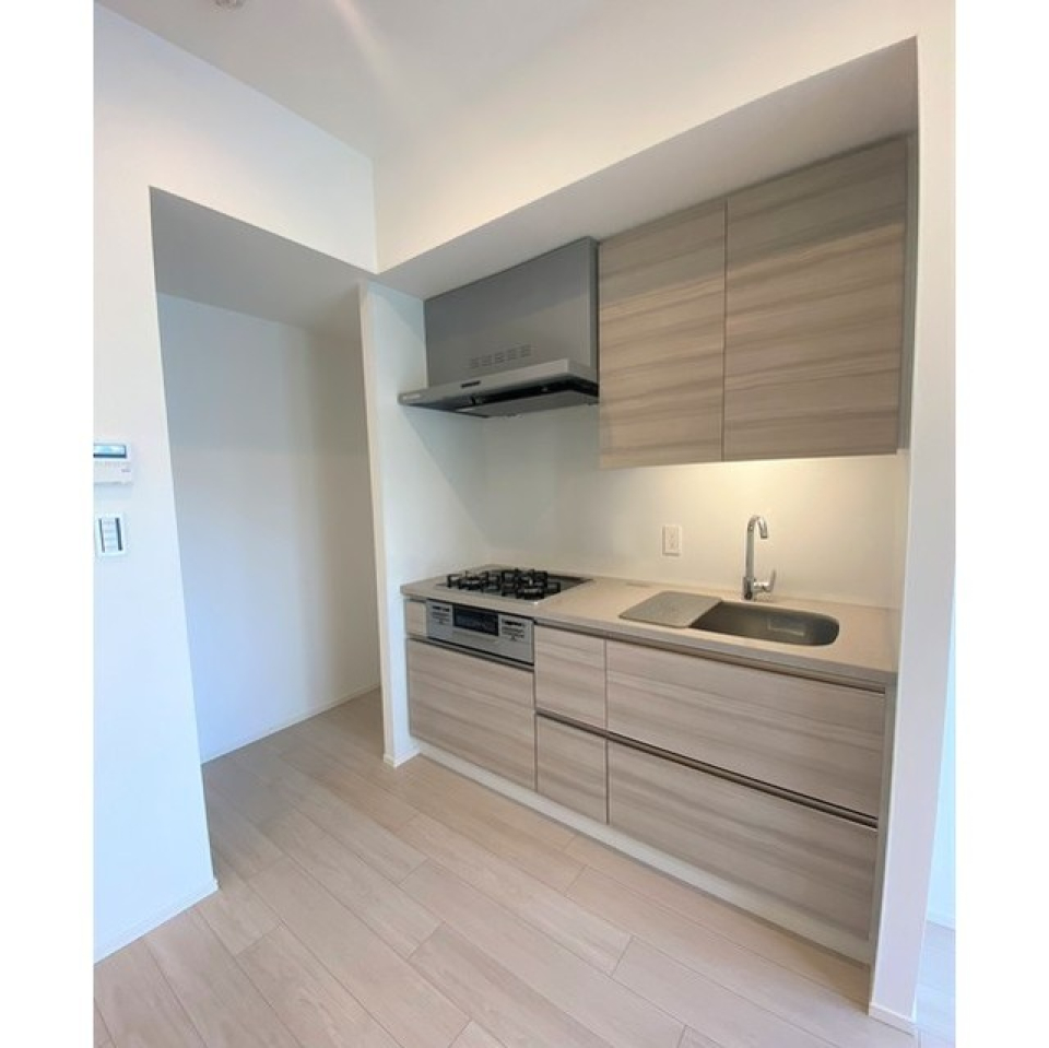 ３口のガスコンロが設置されてゆとりがあるので、料理の幅も広がりそうですね。