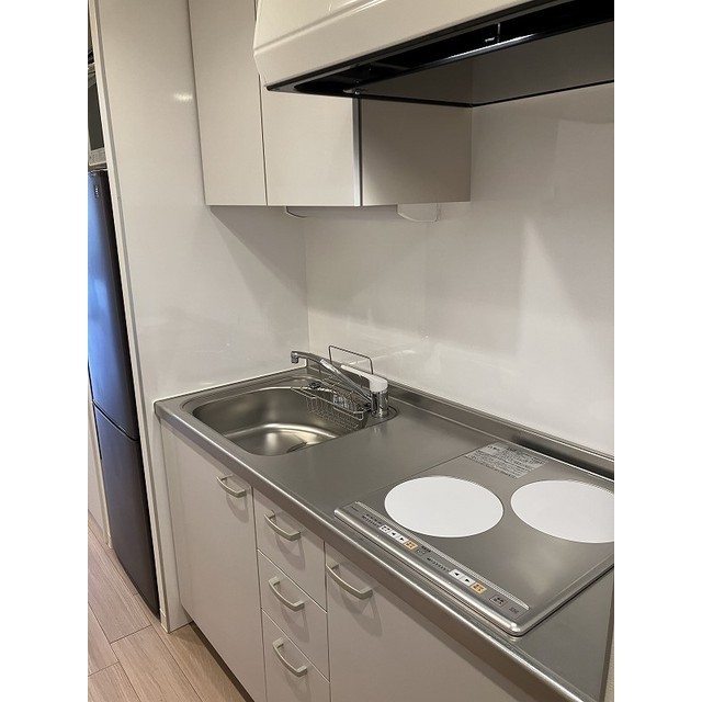 キッチンです。IHコンロが設置されています。