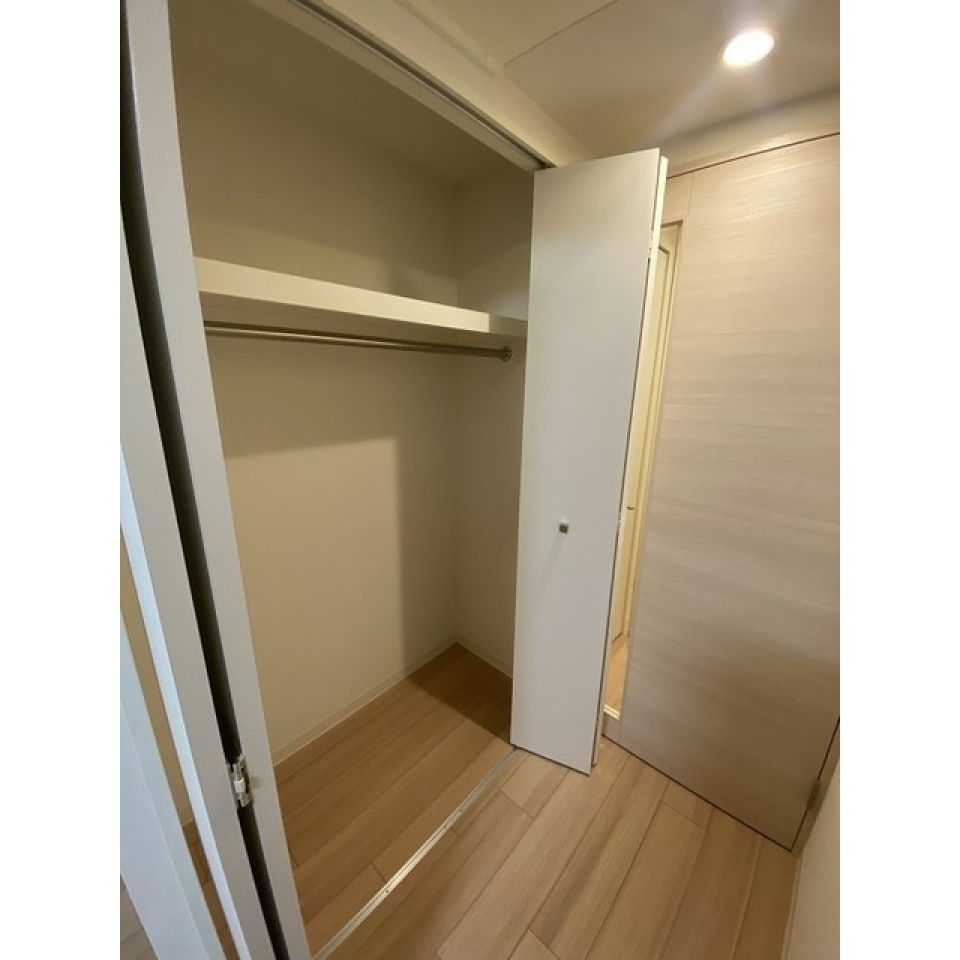 嬉しいクローゼット付きです。