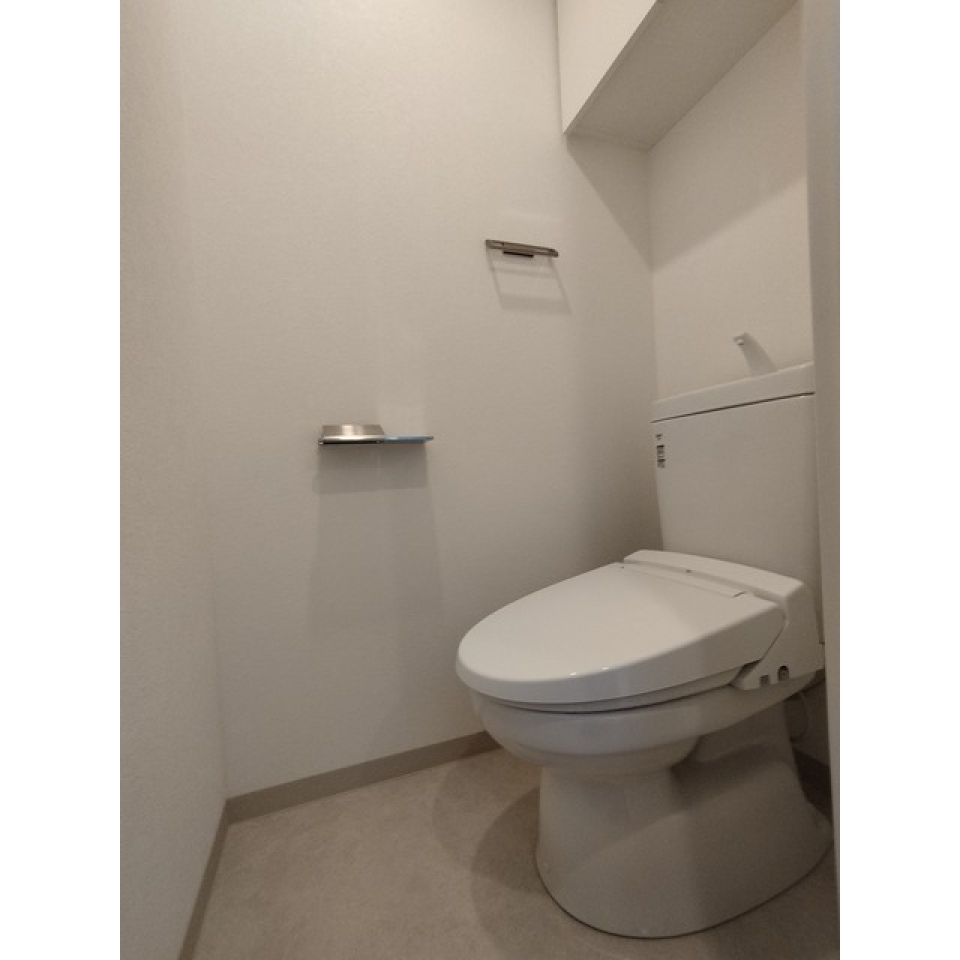 棚があるので日用品などストックしやすそうです。