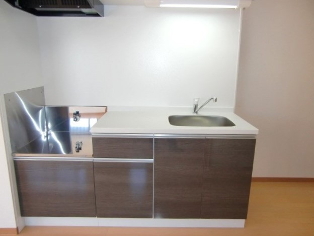 キッチンはガスコンロの設置が必要です