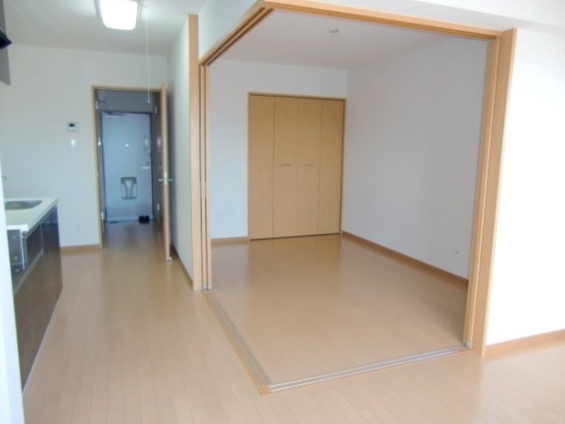 洋室は引き戸で仕切る対応です