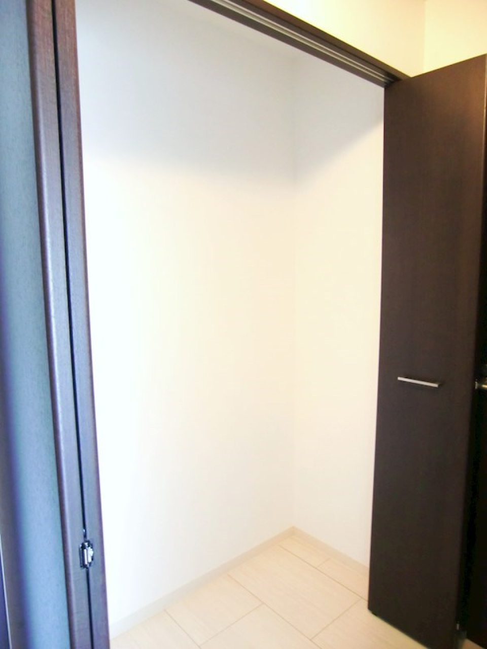 玄関スペースにも広めの収納スペースがあります！