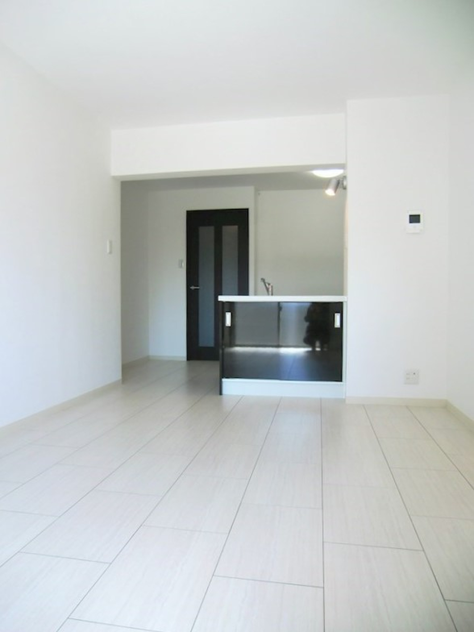 リビングの様子。間取りもデザインもシンプルなので家具の配置には困らなさそう