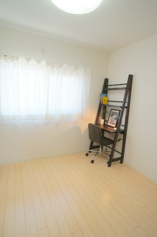 こちらの洋室は寝室に。
※写真は家具配置イメージです。