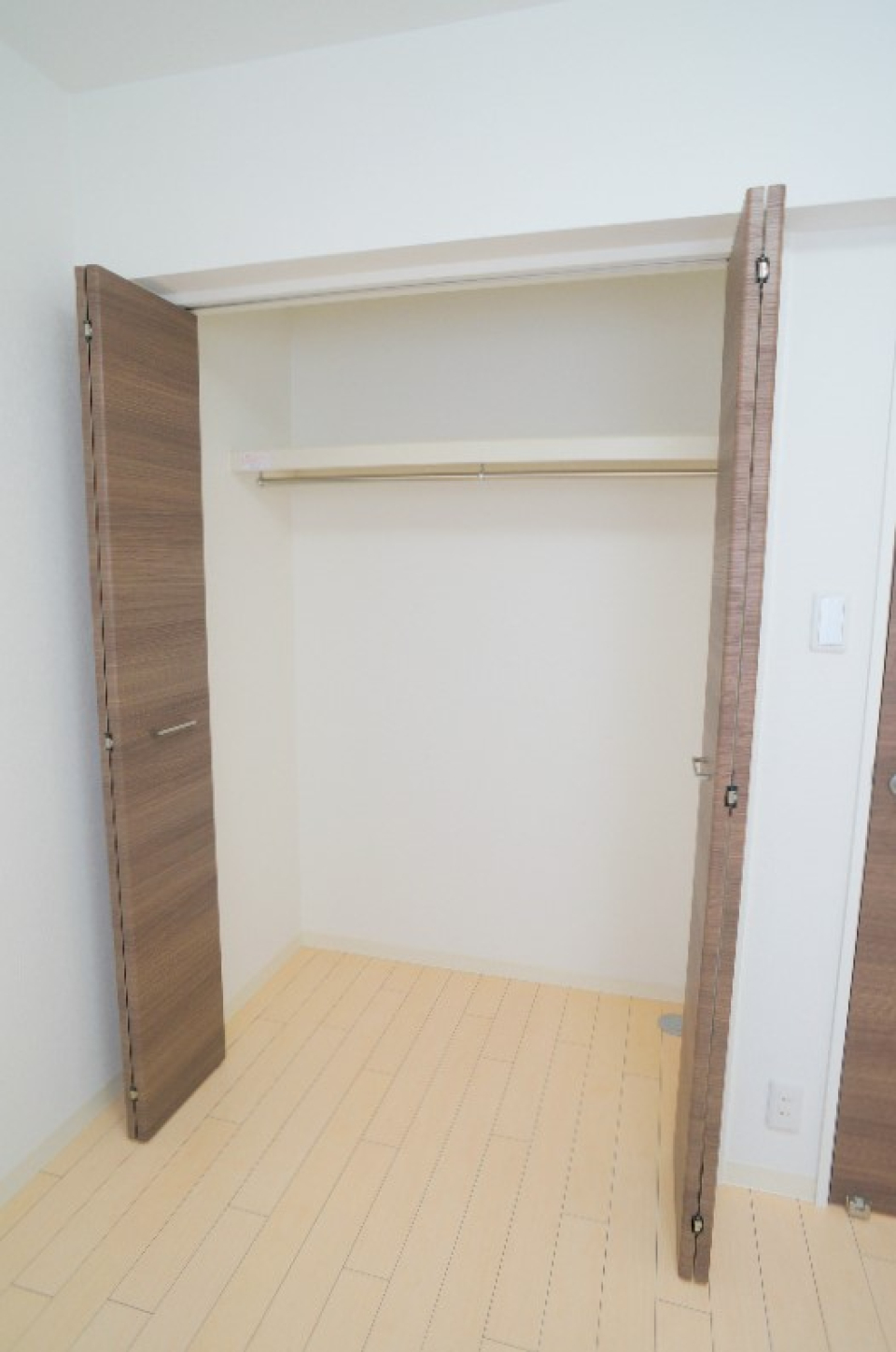 洋室の収納の様子。