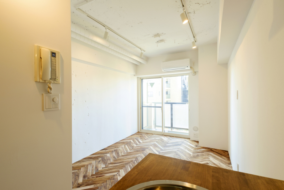 天井から吊り下げられたライトは、お部屋に合わせて選定されています。