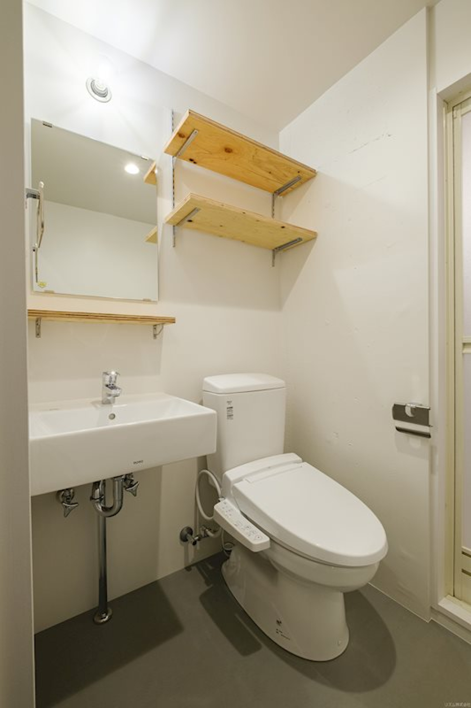 サニタリースペースは清潔感あるホワイト。