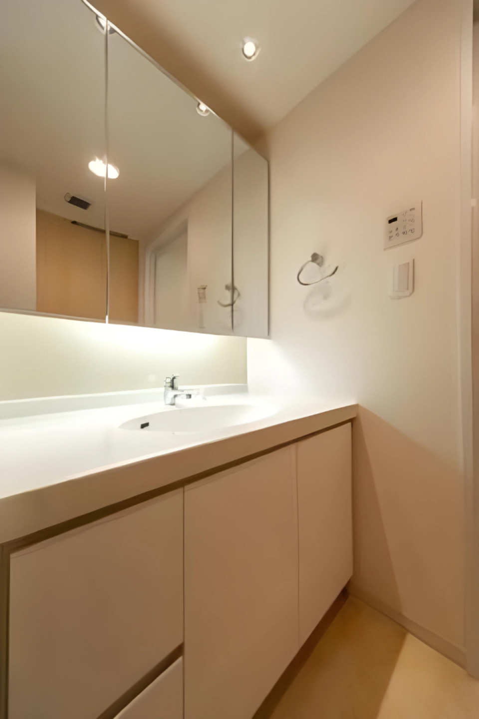 ワイド目な洗面台です。※写真は同タイプ住戸です。