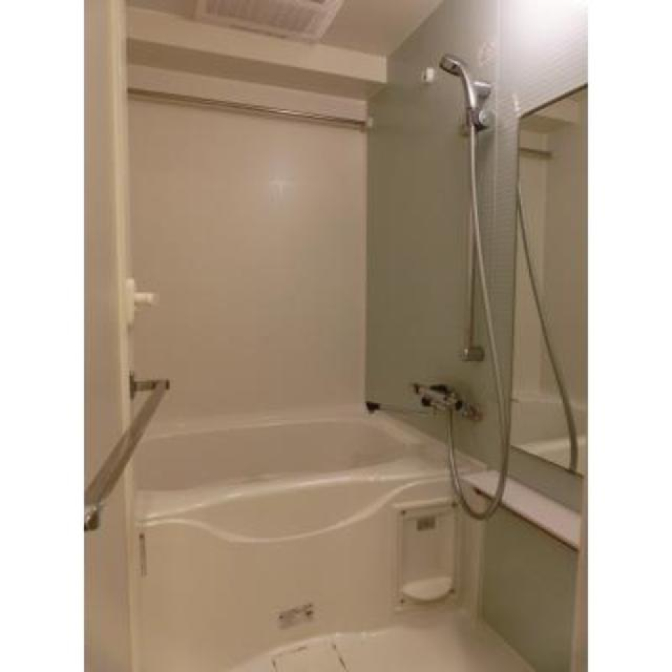 シンプルな浴室。※写真は同タイプ住戸です。