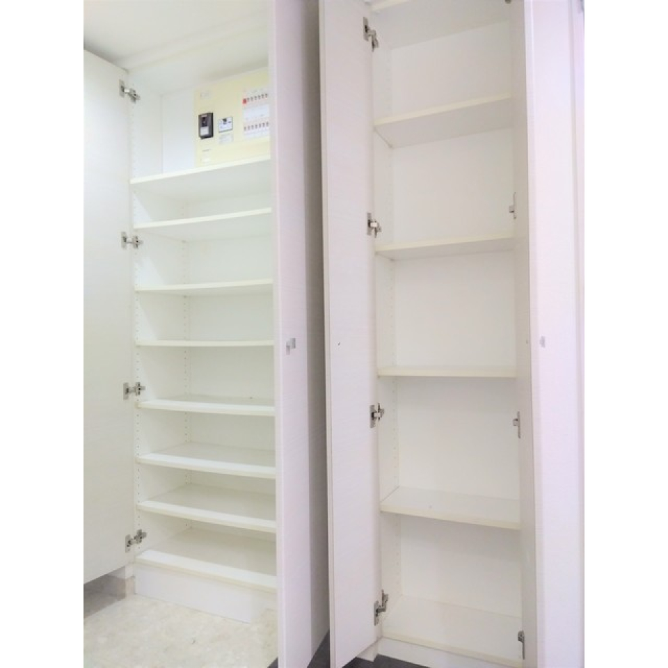 シューズクローゼットも家族分の靴がたくさん入りそうです