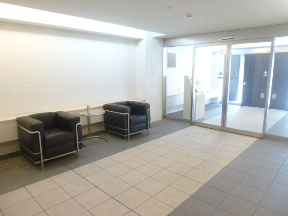 エントランスもシンプルでおしゃれ。