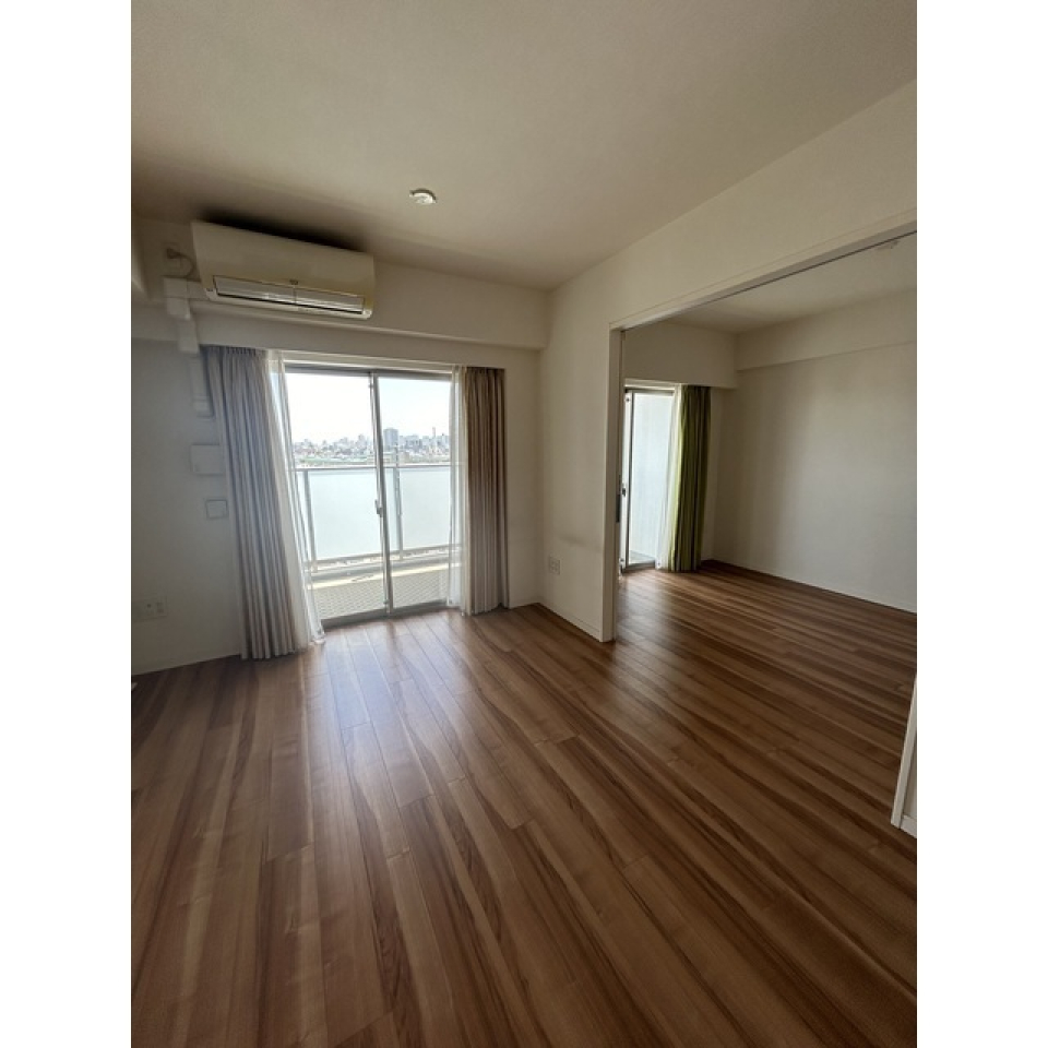 8.1帖のリビングダイニングです。