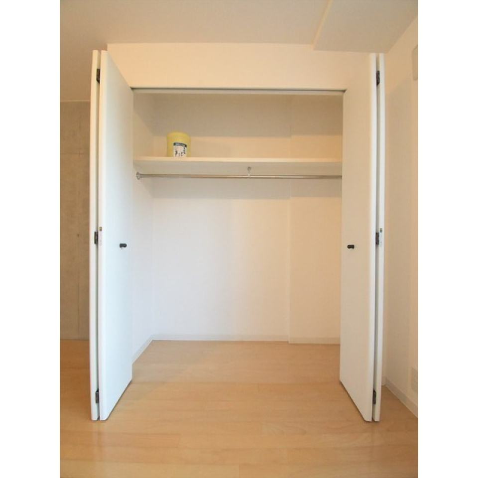 嬉しいクローゼット付きです。