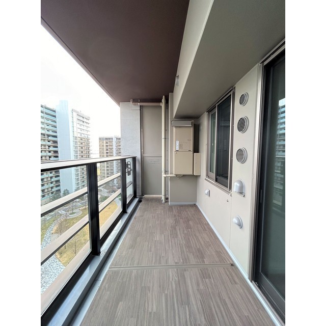 ゆとりのあるバルコニー。