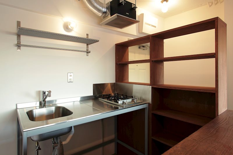 カウンター内にはこだわりの食器やお気に入りの調理器具を揃えたい。