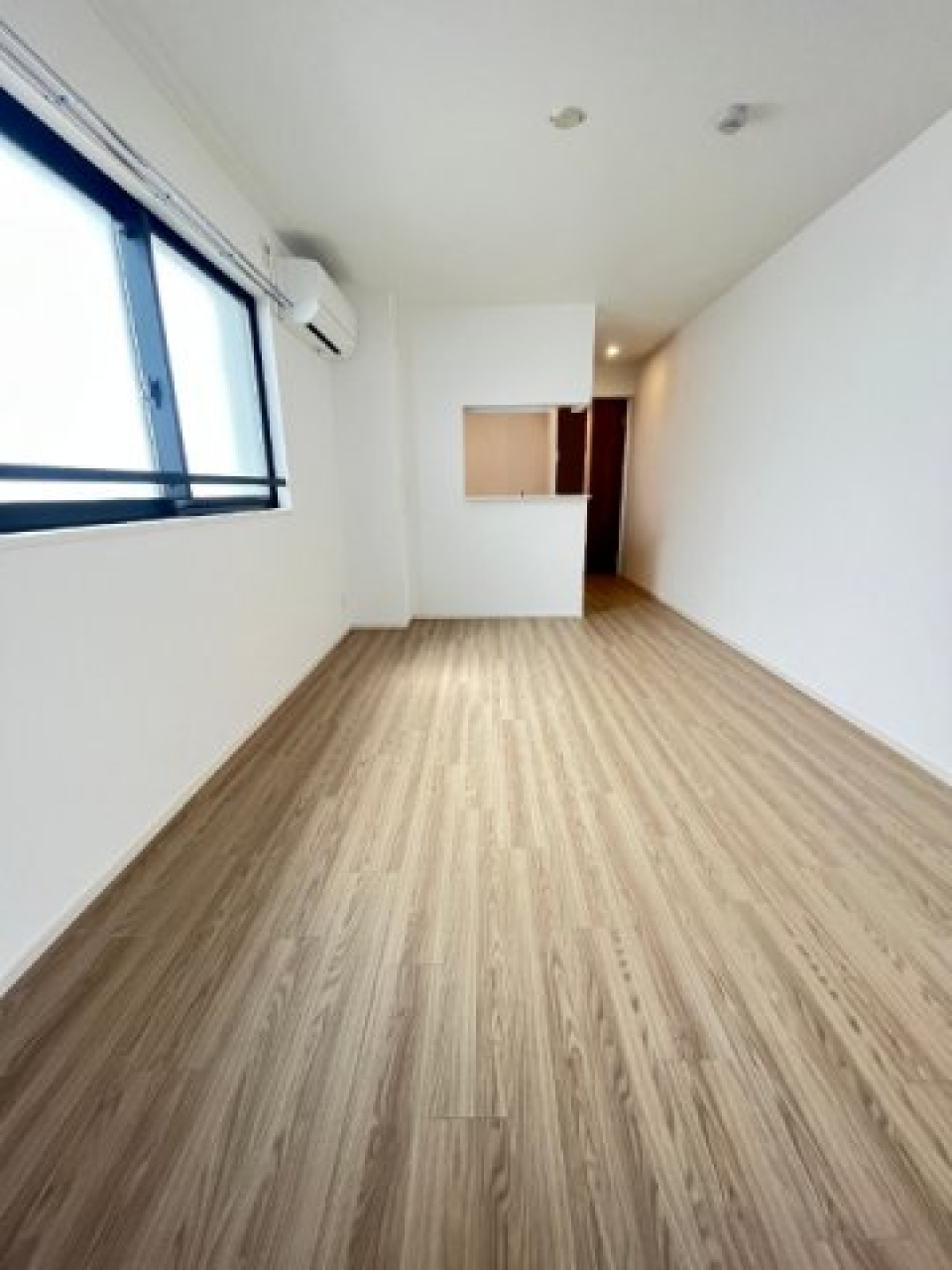 １１．２帖のLDKです。角部屋なので北向きに窓があります。