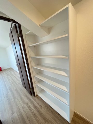 本棚にちょうどいい！もちろん日用品を置いたり、好きな小物を置いたりにも使えます。