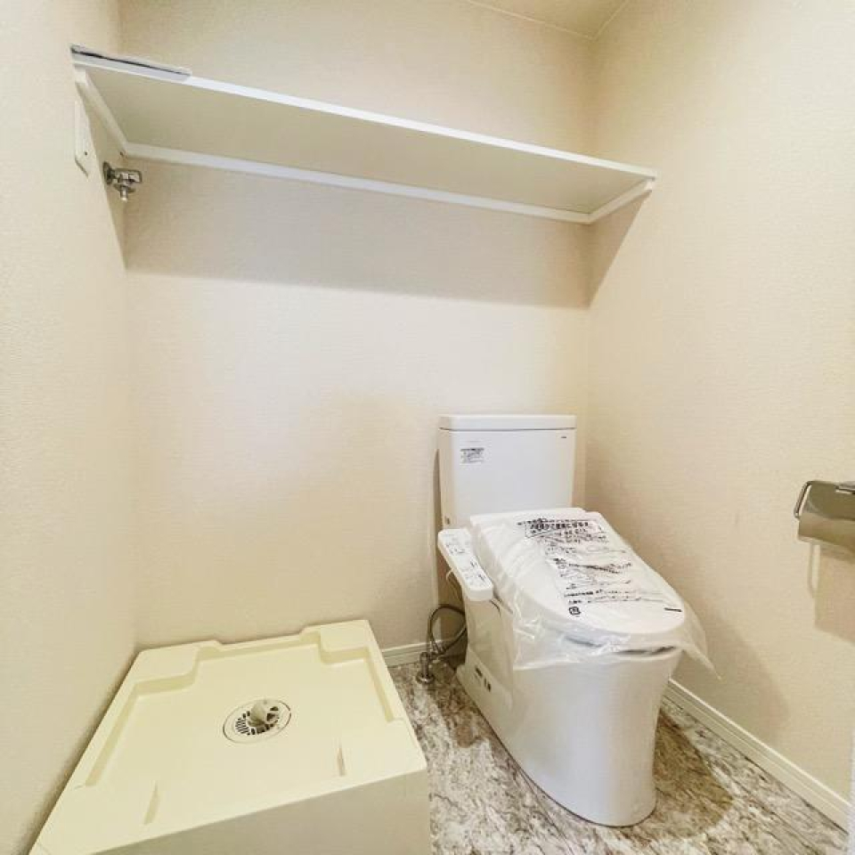トイレと室内洗濯機置き場です。