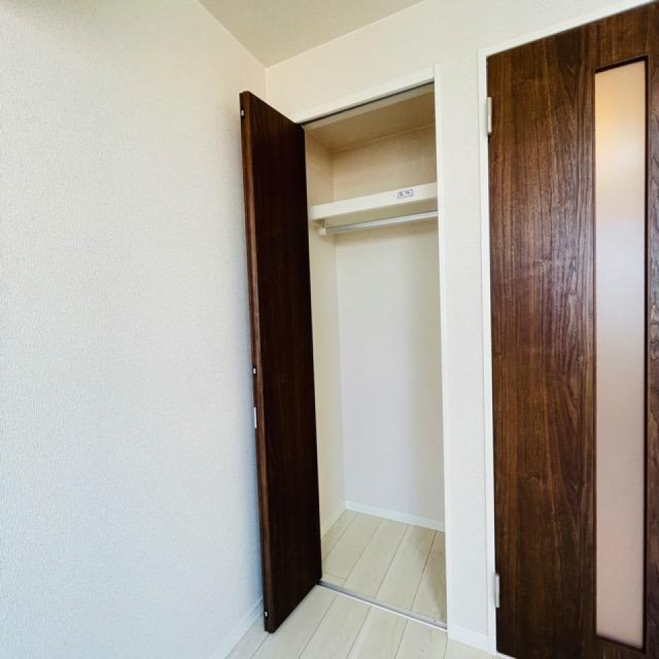 嬉しいクローゼット付きです。