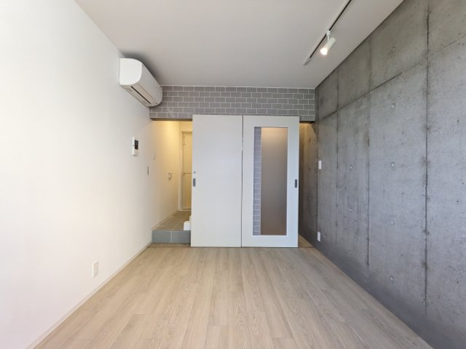 ６．５帖のコンクリート張りの洋室です。